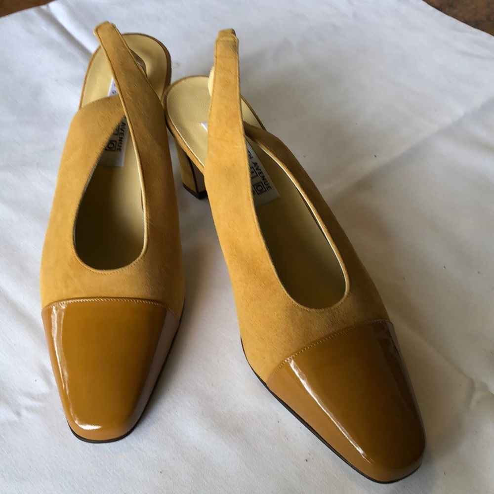 Saks Fifth Avenue Folio Collection camel color slides, never worn